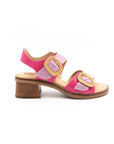 Sandals with a small heel in pink.