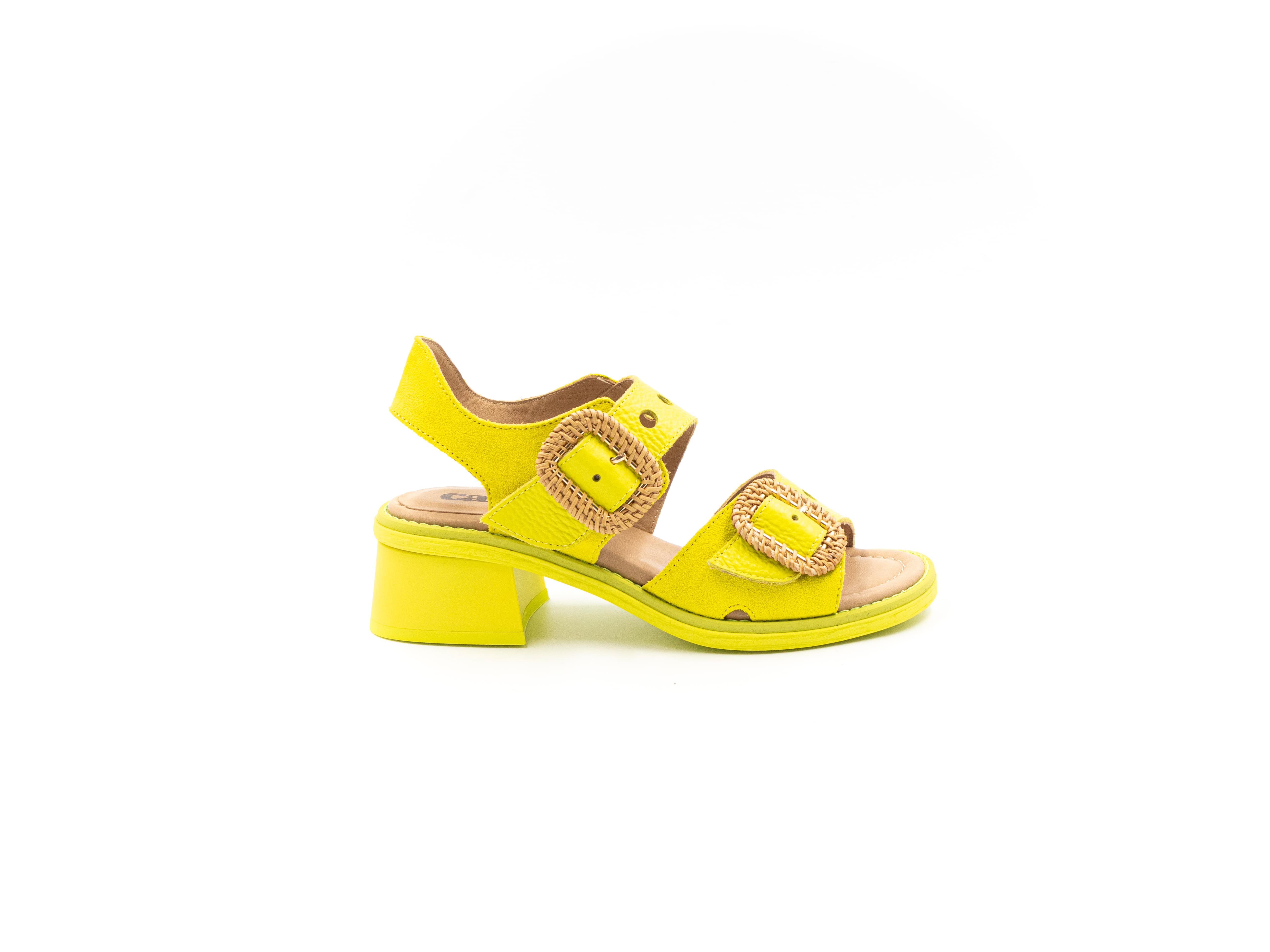 Sandals with small heels in yellow.