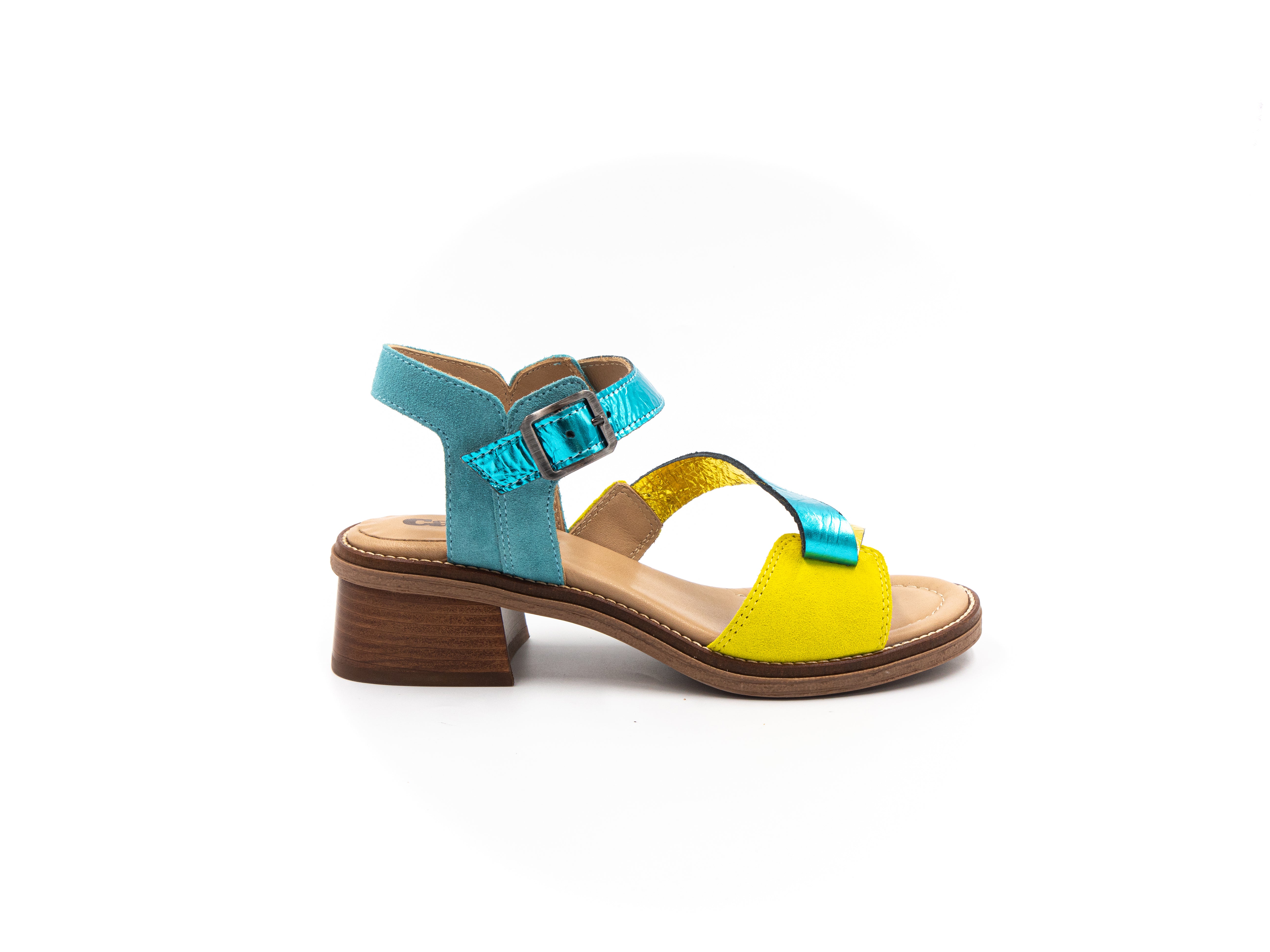 Sandals with small heels in yellow and turquoise.