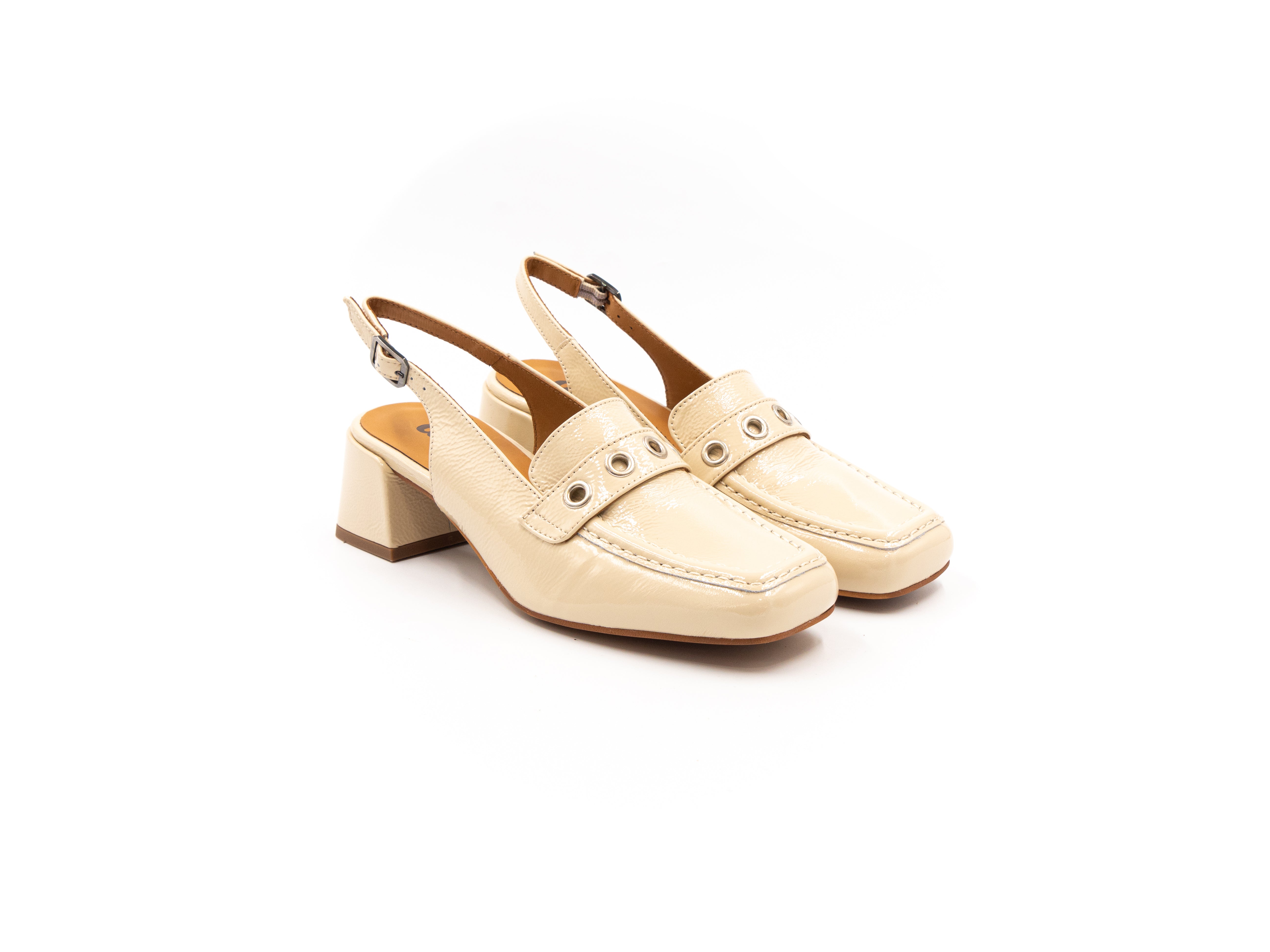 Summer loafers in shades of beige.